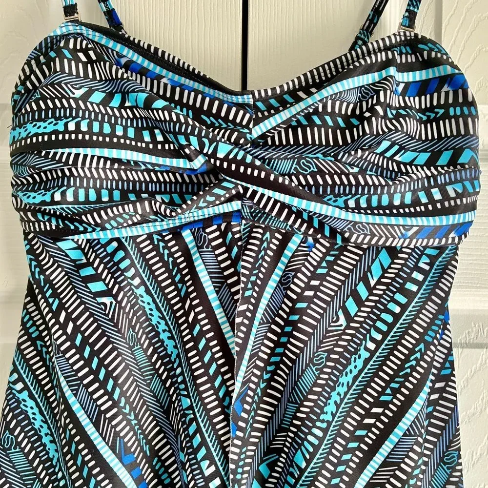 Tankini Swim Top Medium Black Blue Geometric Twist Front Resort Cruise Swimwear